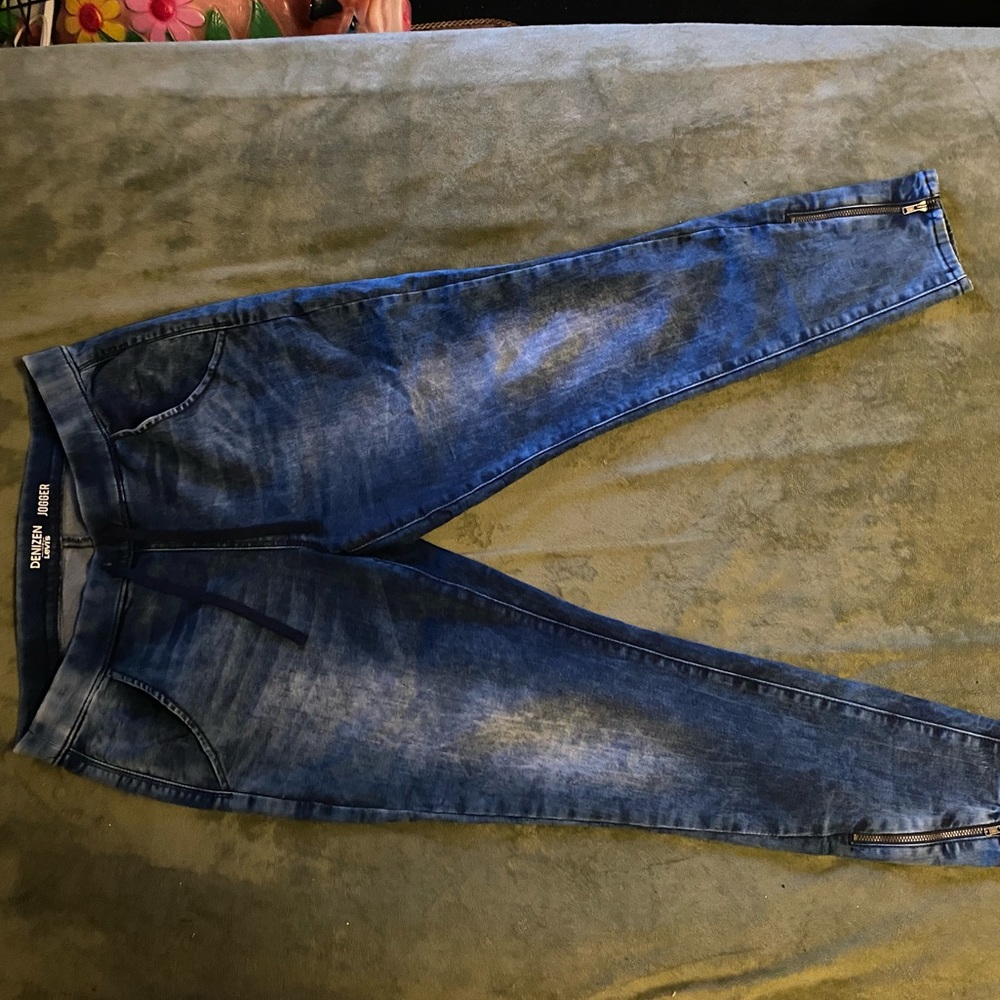 Levi’s joggers